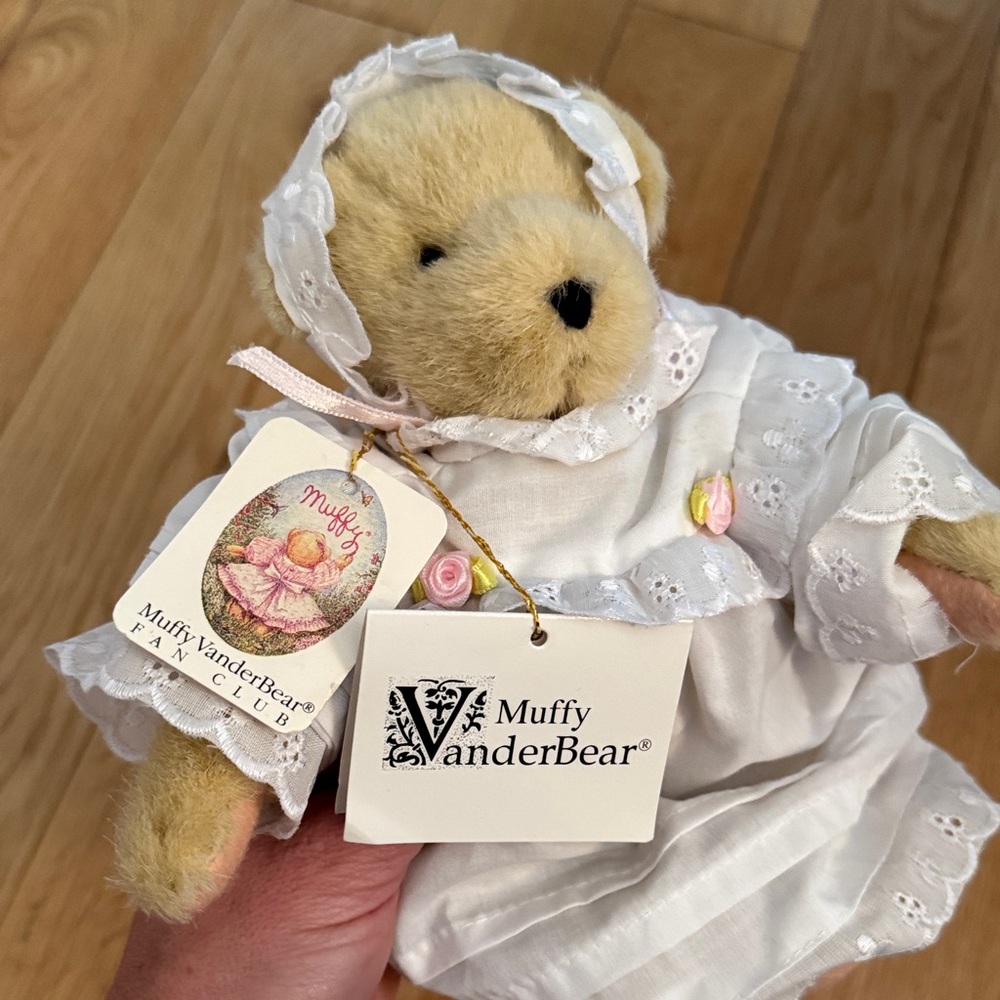 Muffy VanderBear Fan Club Bear - Picture 2 of 2